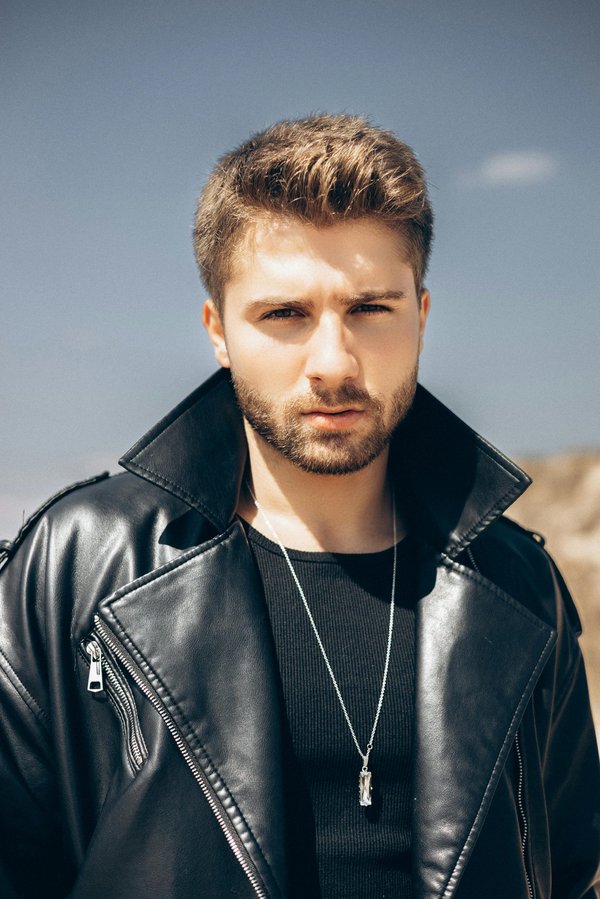 Bijoux homme : les essentiels pour un look moderne et élégant